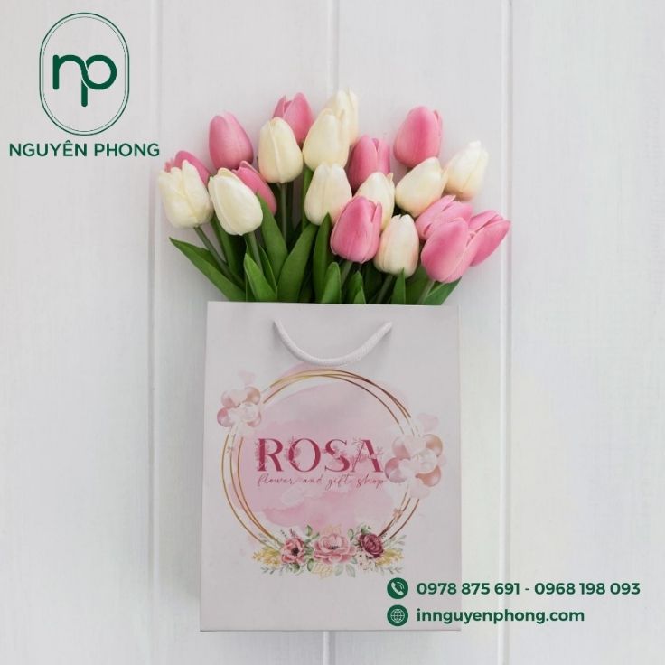 Mẫu túi giấy đựng hoa in logo